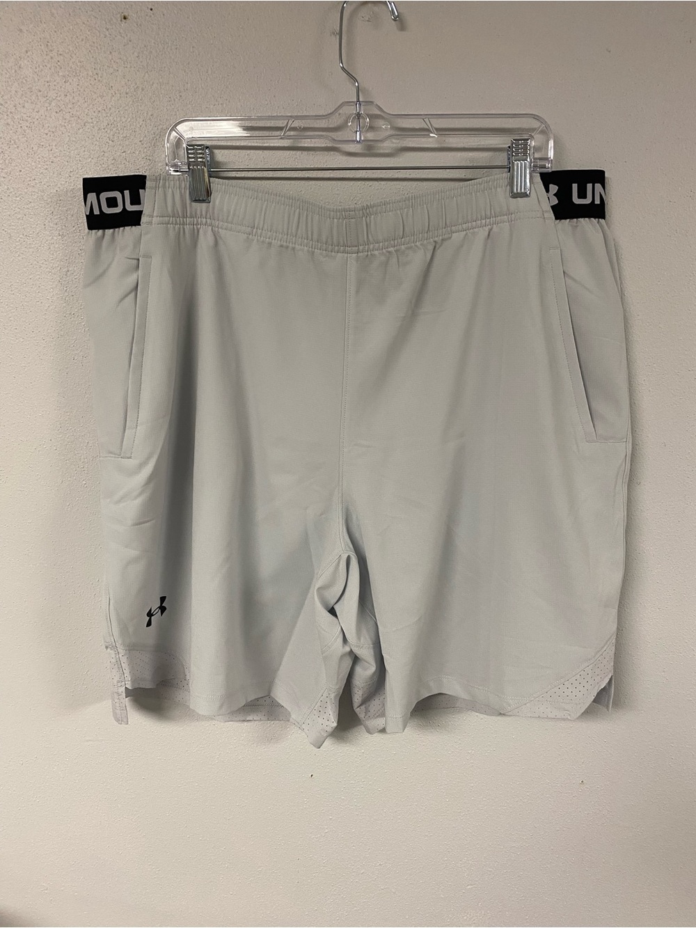 Under Armour Men's Light Gray Athletic Shorts. NWT. Size 2XL